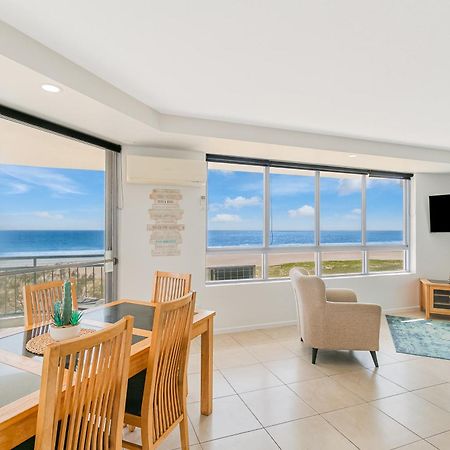 Oceanside Resort - Absolute Beachfront Apartments Гоулд Коуст Екстериор снимка