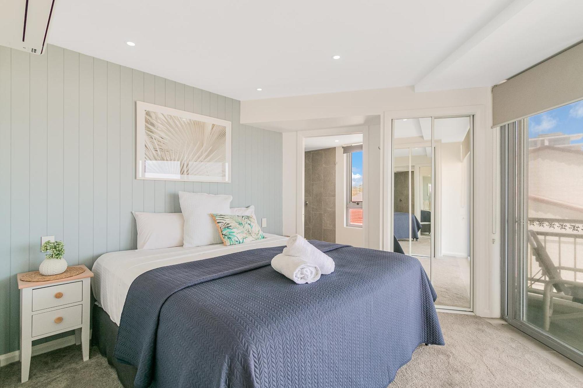 Oceanside Resort - Absolute Beachfront Apartments Гоулд Коуст Екстериор снимка