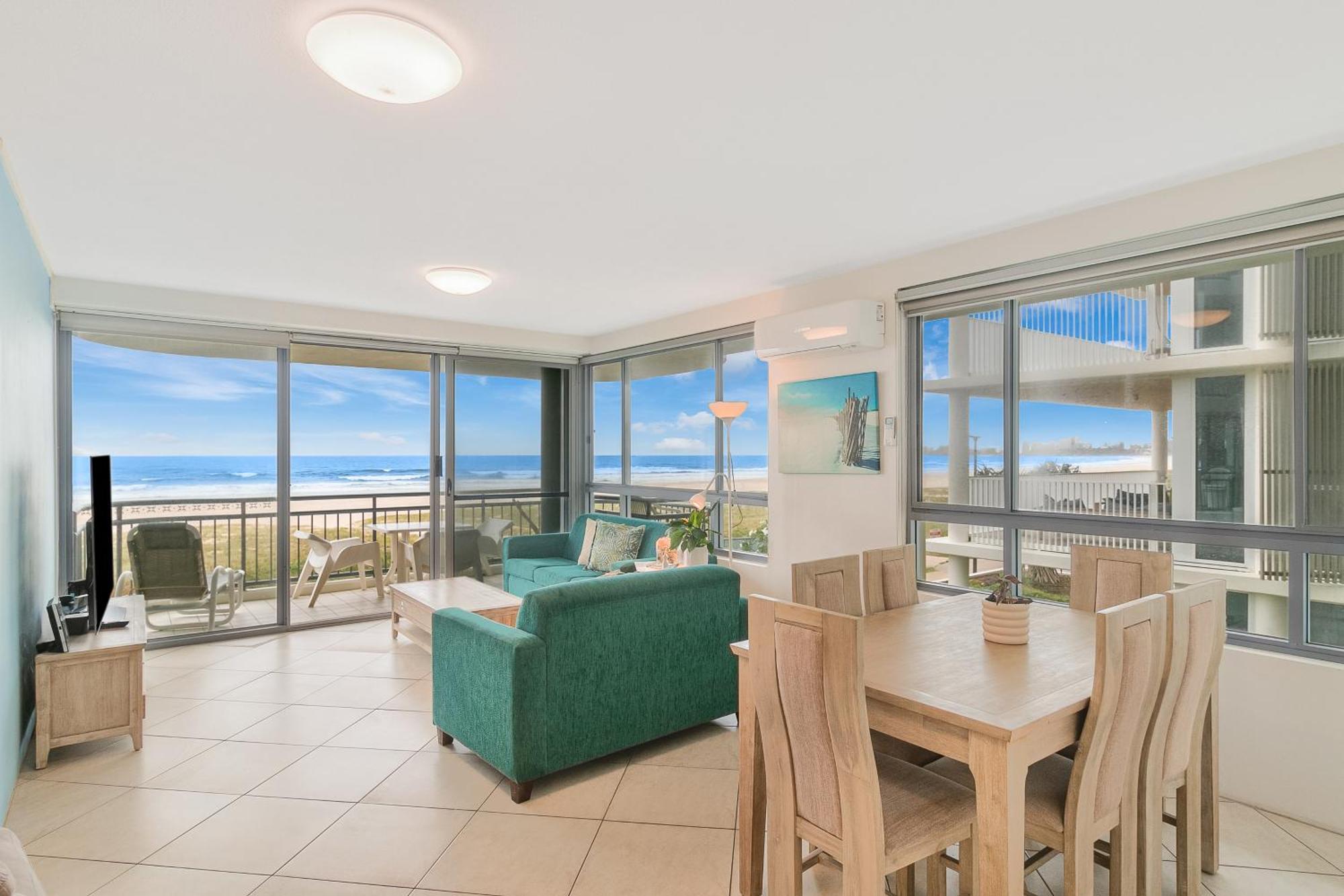 Oceanside Resort - Absolute Beachfront Apartments Гоулд Коуст Екстериор снимка