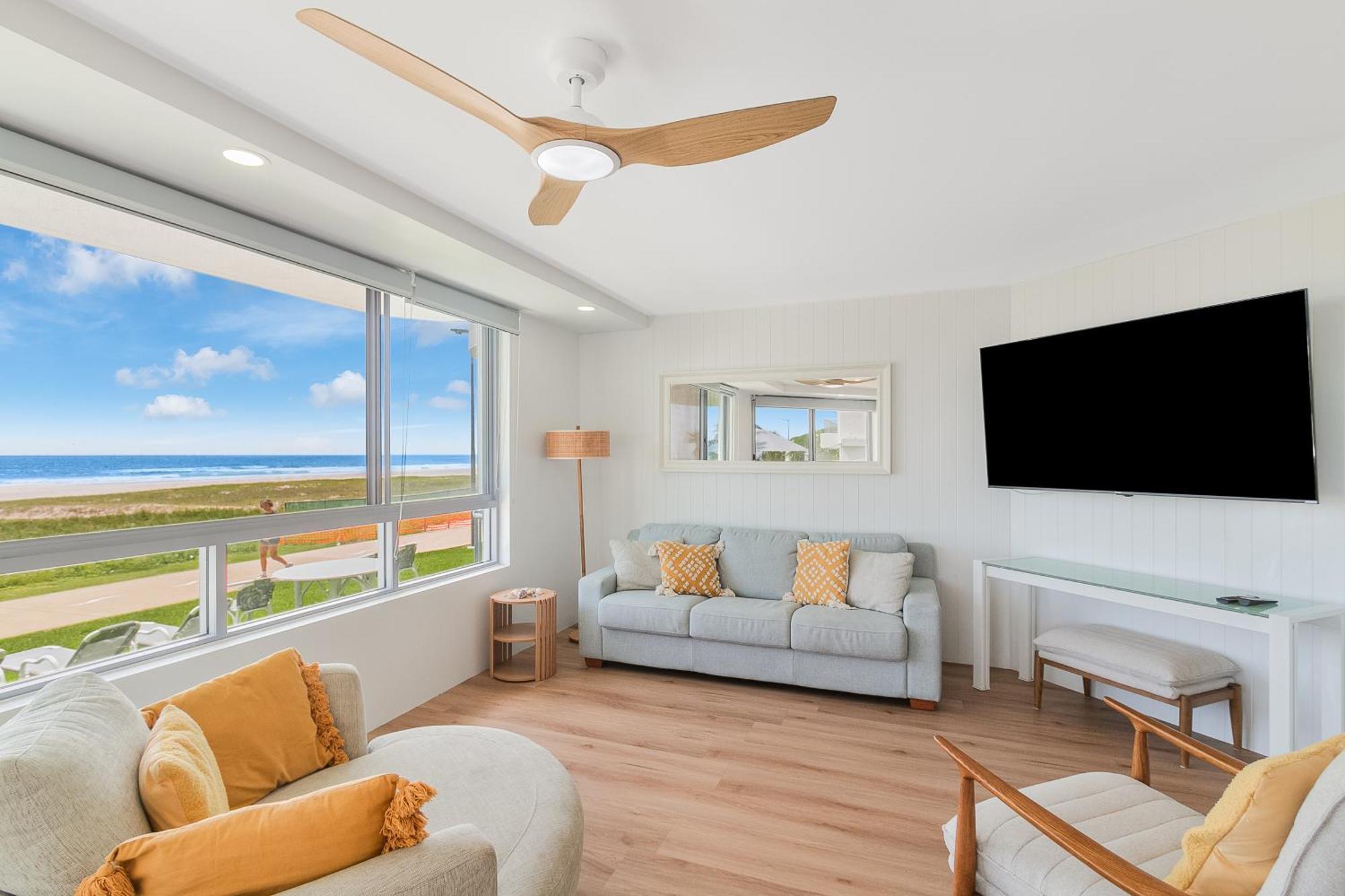Oceanside Resort - Absolute Beachfront Apartments Гоулд Коуст Екстериор снимка