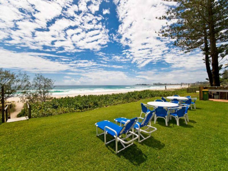 Oceanside Resort - Absolute Beachfront Apartments Гоулд Коуст Екстериор снимка