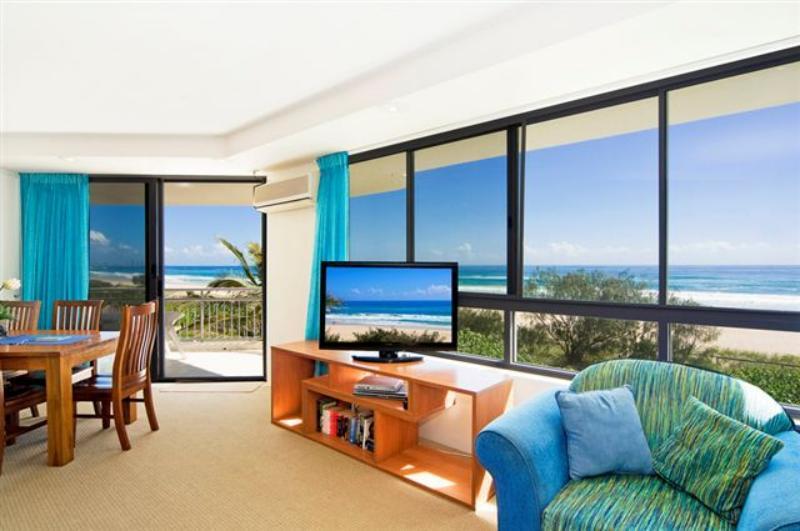 Oceanside Resort - Absolute Beachfront Apartments Гоулд Коуст Екстериор снимка