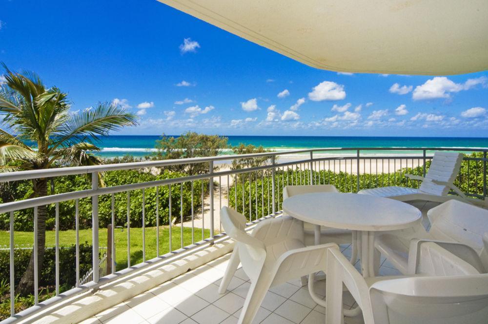 Oceanside Resort - Absolute Beachfront Apartments Гоулд Коуст Екстериор снимка