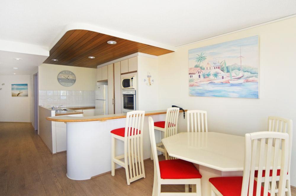 Oceanside Resort - Absolute Beachfront Apartments Гоулд Коуст Екстериор снимка