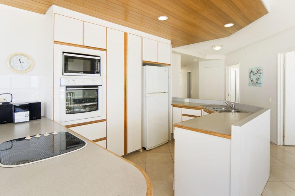 Oceanside Resort - Absolute Beachfront Apartments Гоулд Коуст Екстериор снимка