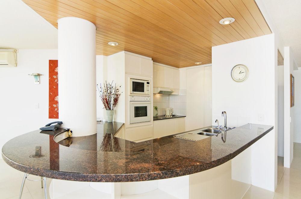 Oceanside Resort - Absolute Beachfront Apartments Гоулд Коуст Екстериор снимка