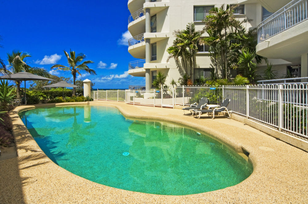 Oceanside Resort - Absolute Beachfront Apartments Гоулд Коуст Екстериор снимка