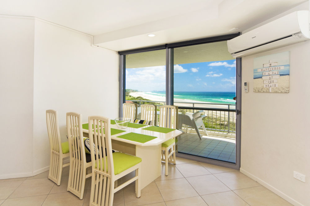 Oceanside Resort - Absolute Beachfront Apartments Гоулд Коуст Екстериор снимка