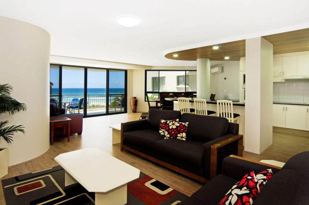 Oceanside Resort - Absolute Beachfront Apartments Гоулд Коуст Екстериор снимка